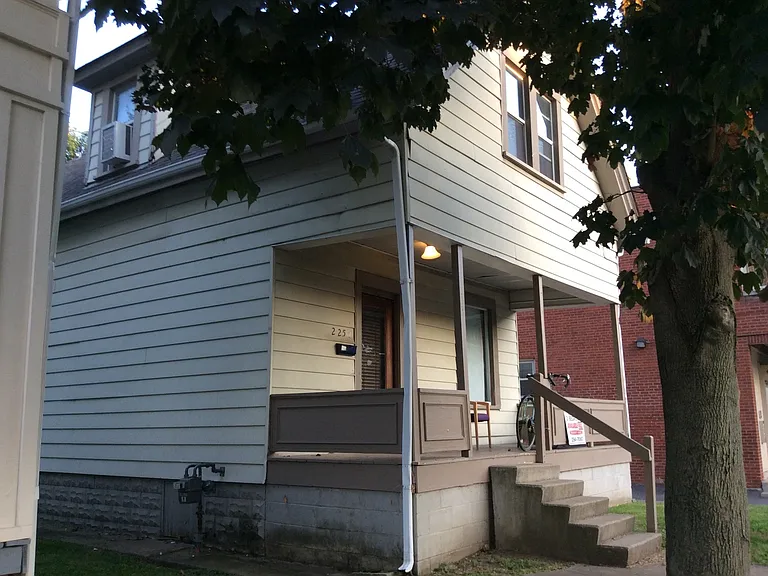 2252 Neil Ave — Photo 3