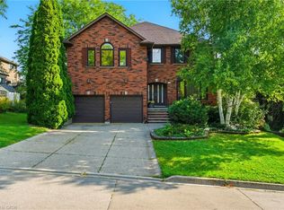 6 Renata Ct, Hamilton, ON L9H 6X1