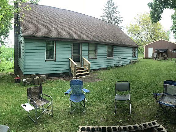 Left side of the house/yard