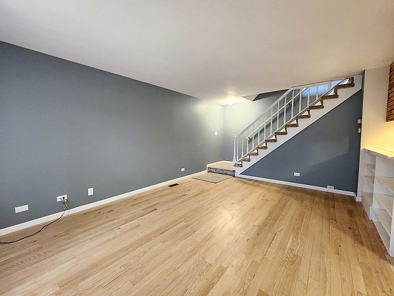 2nd image of 2S750 Winchester Cir S #2