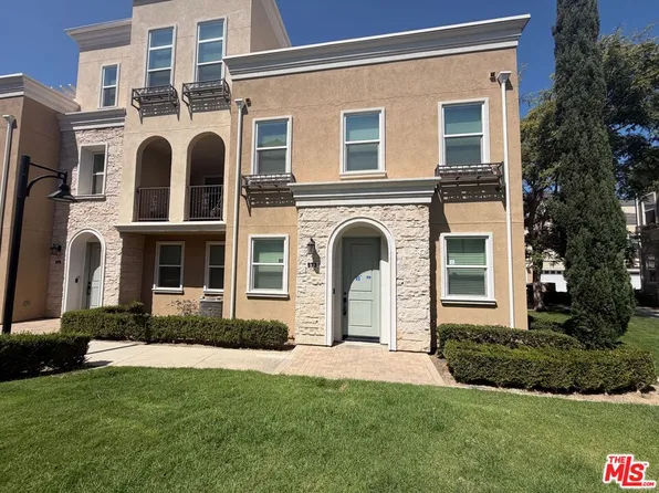 573 Winchester Dr, Oxnard, CA 93036