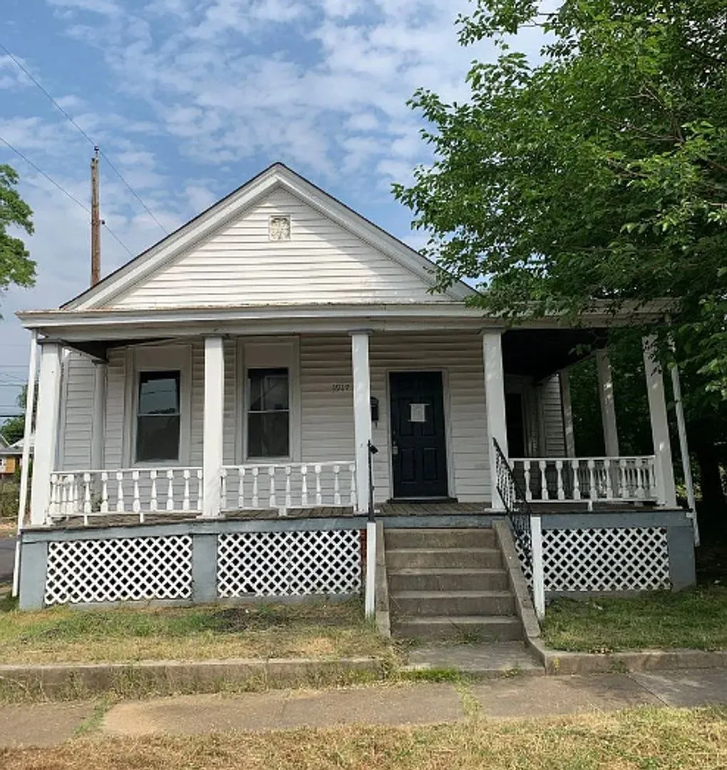 3 bed, 1.0 bath, 1209 sqft, $1,800 — Photo 1