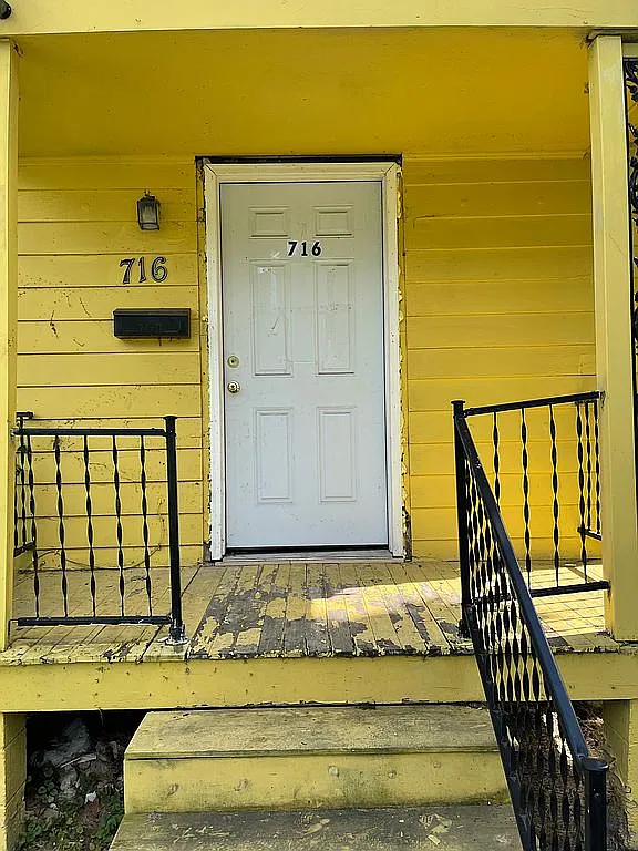 716 W Macqueen Ave photo 1