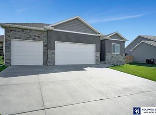 7243 Yankee Woods Dr, Lincoln, NE 68516