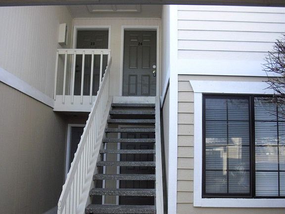 Upper level unit, single-level living