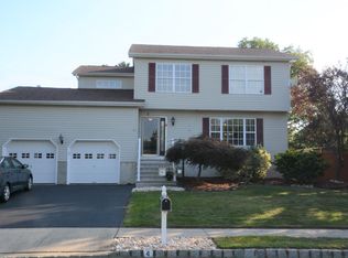 4 Lusia Ct, Howell, NJ 07731