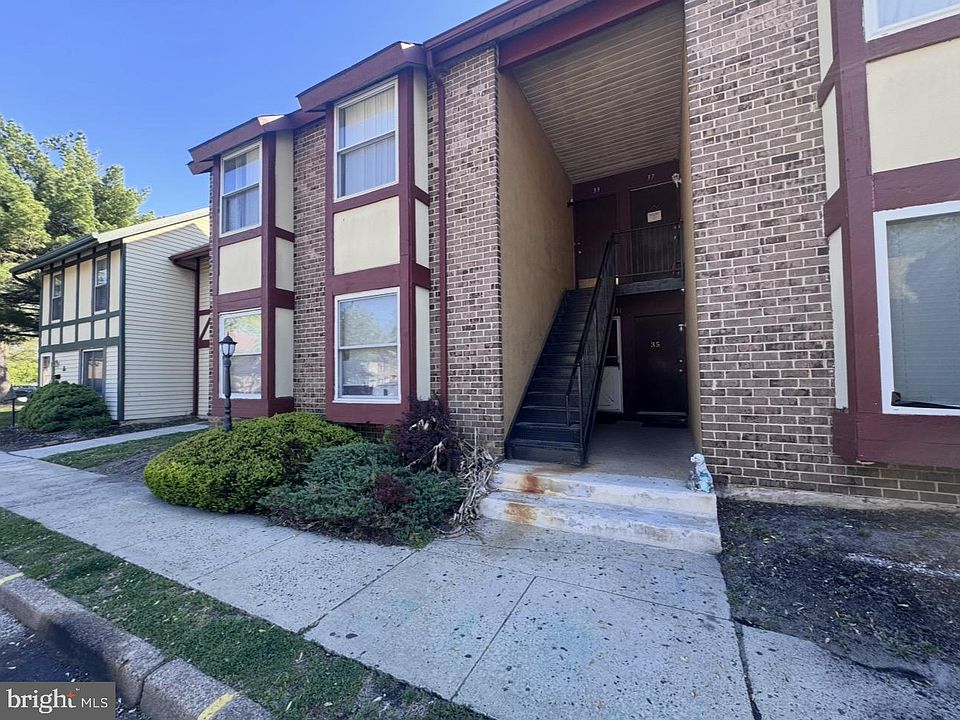 1st image of 33 Chelsea Cir