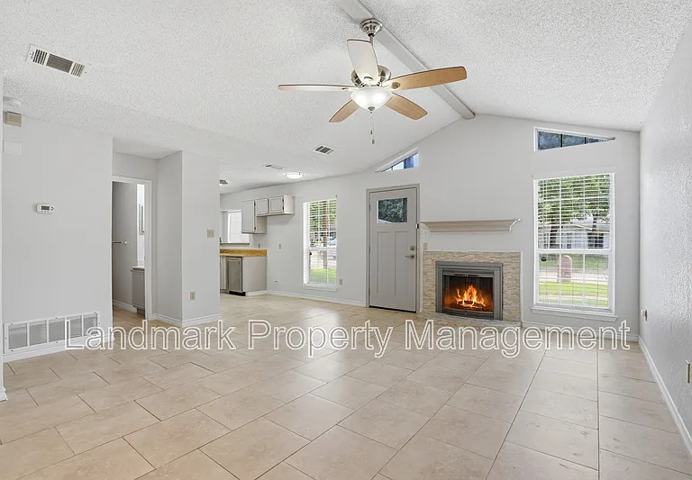 1122 Hidden Creek Dr — Photo 8