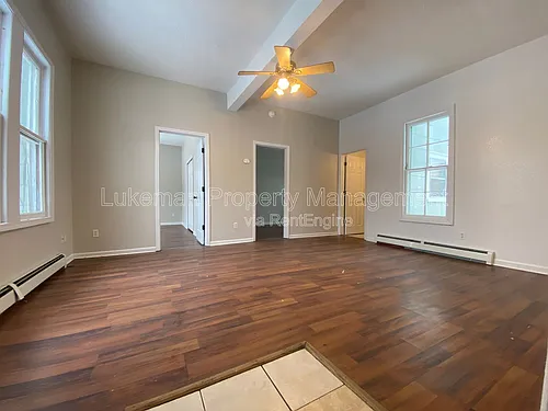 421 Oak St #1 Photo 1