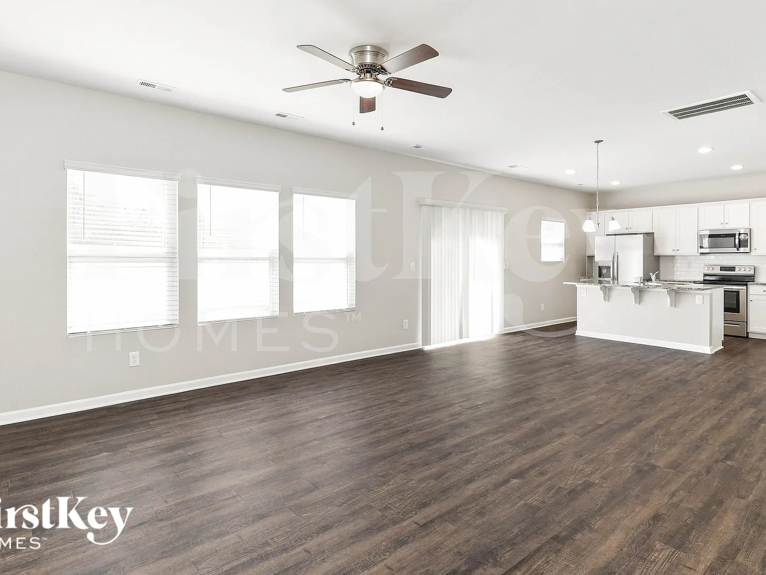4 bed, 2.5 bath, 2106 sqft, $2,440 — Photo 3
