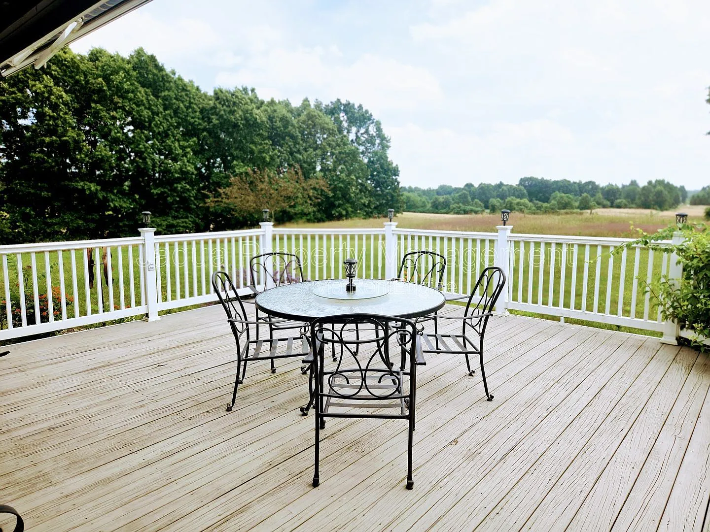 4 bed, 2.5 bath, 2300 sqft, $2,800 — Photo 3