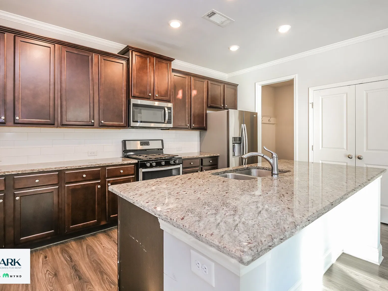 4 bed, 2.5 bath, 2656 sqft, $2,425 — Photo 3
