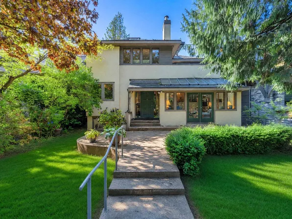 5540 Alma St, Vancouver, BC V6N 1Y1