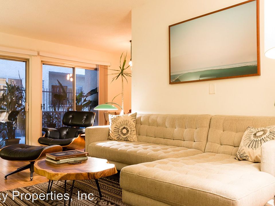 1st image of 828 4th St APT 102