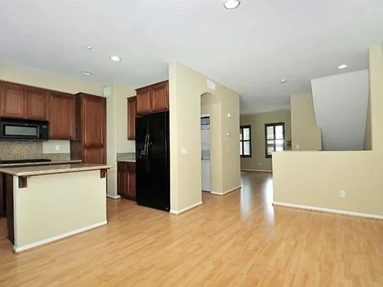 Huntington Point Rd — Photo 2