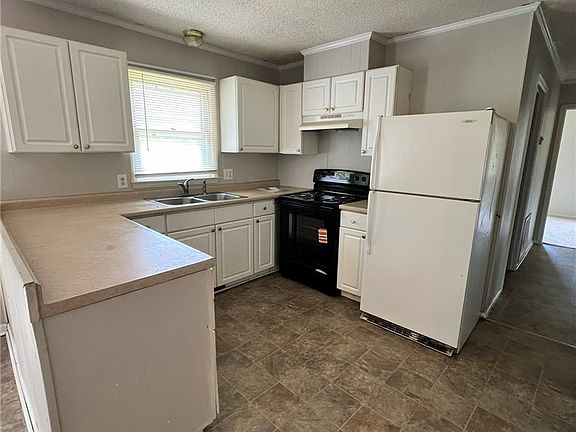 3rd image of 229 E Pinedale Rd