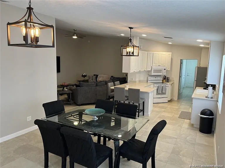 10629 SW Hartwick Dr — Photo 18