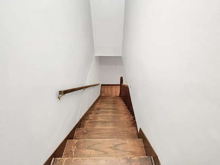 109 Amundsen St — Photo 7