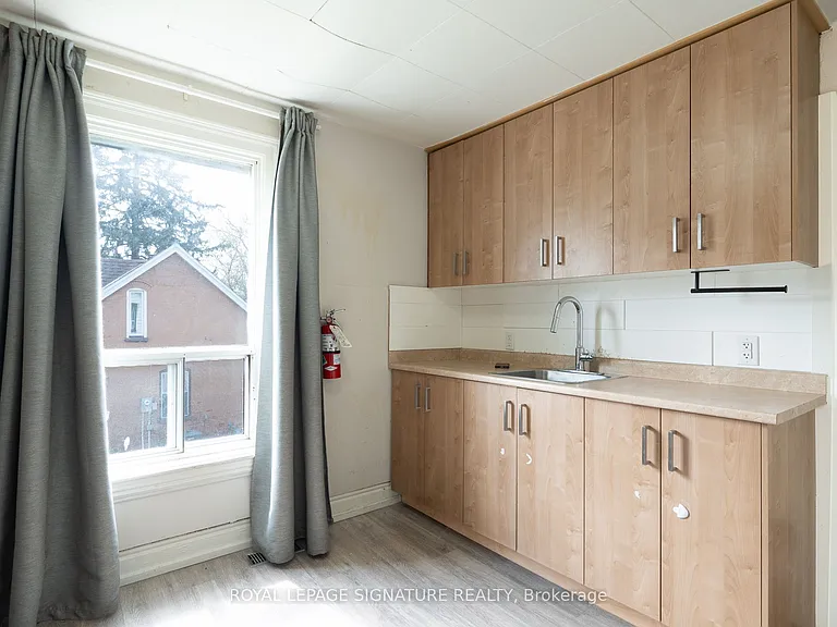52 Wellington St W #UPPER — Photo 4