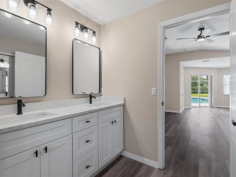 14 Colechester Ln — Photo 32