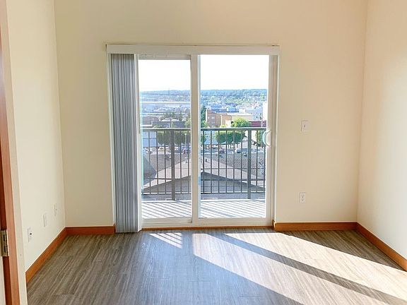5th image of 1111 N Forest St #302