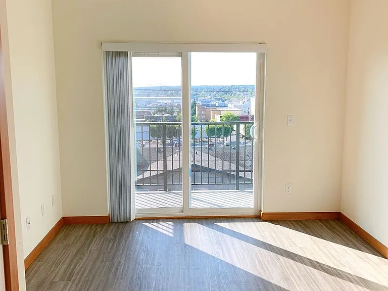 1111 N Forest St — Photo 36
