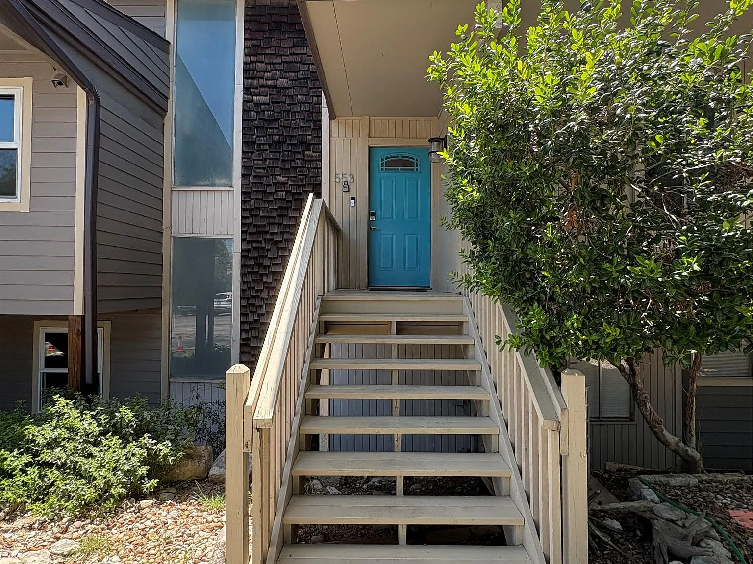 2 bed, 2.0 bath, 1741 sqft, $1,975 — Photo 2