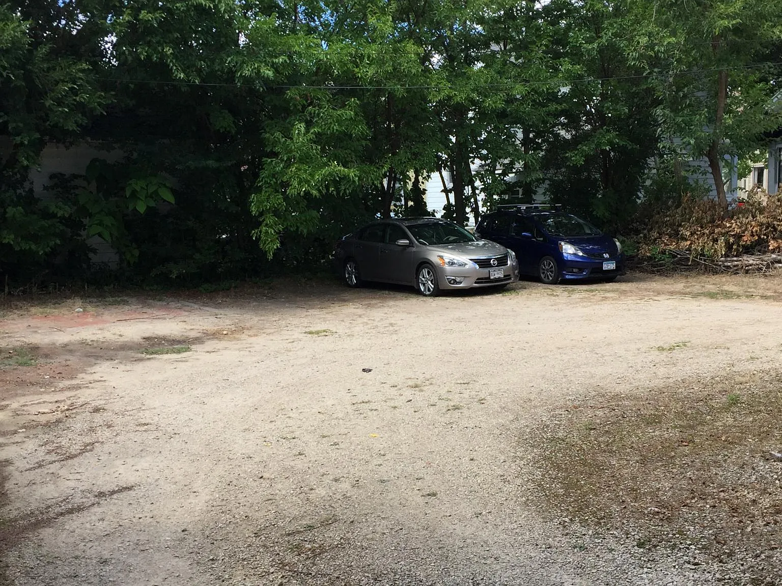 5 bed, 2000 sqft, $415 — Photo 3