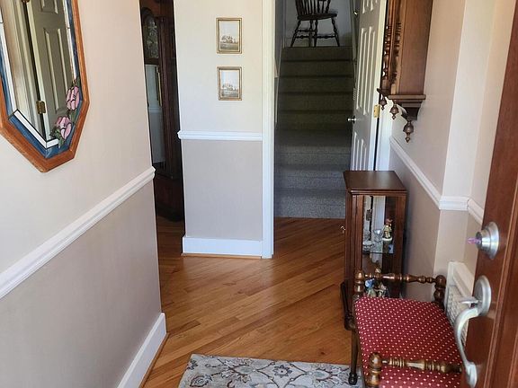 2nd image of 238 Bedford St