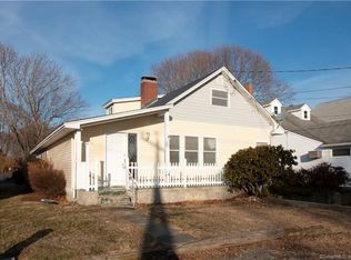 47 S Washington Ave, Niantic, CT 06357