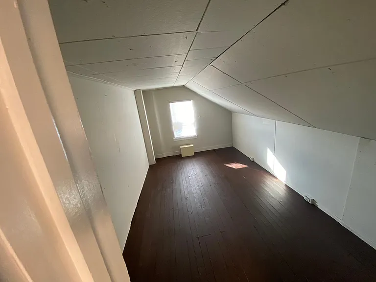 348 S Market St — Photo 8