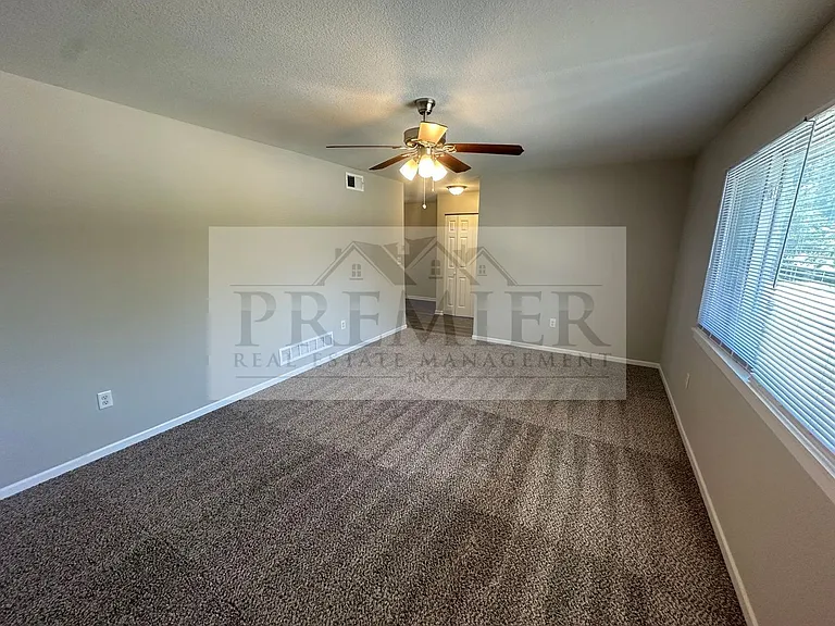9314 Reeder Ave #4 — Photo 4