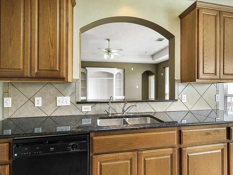 6642 Redberry Glen Ln — Photo 15