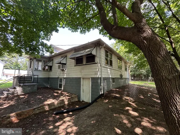 62 Main St, Bridgeport, NJ 08014