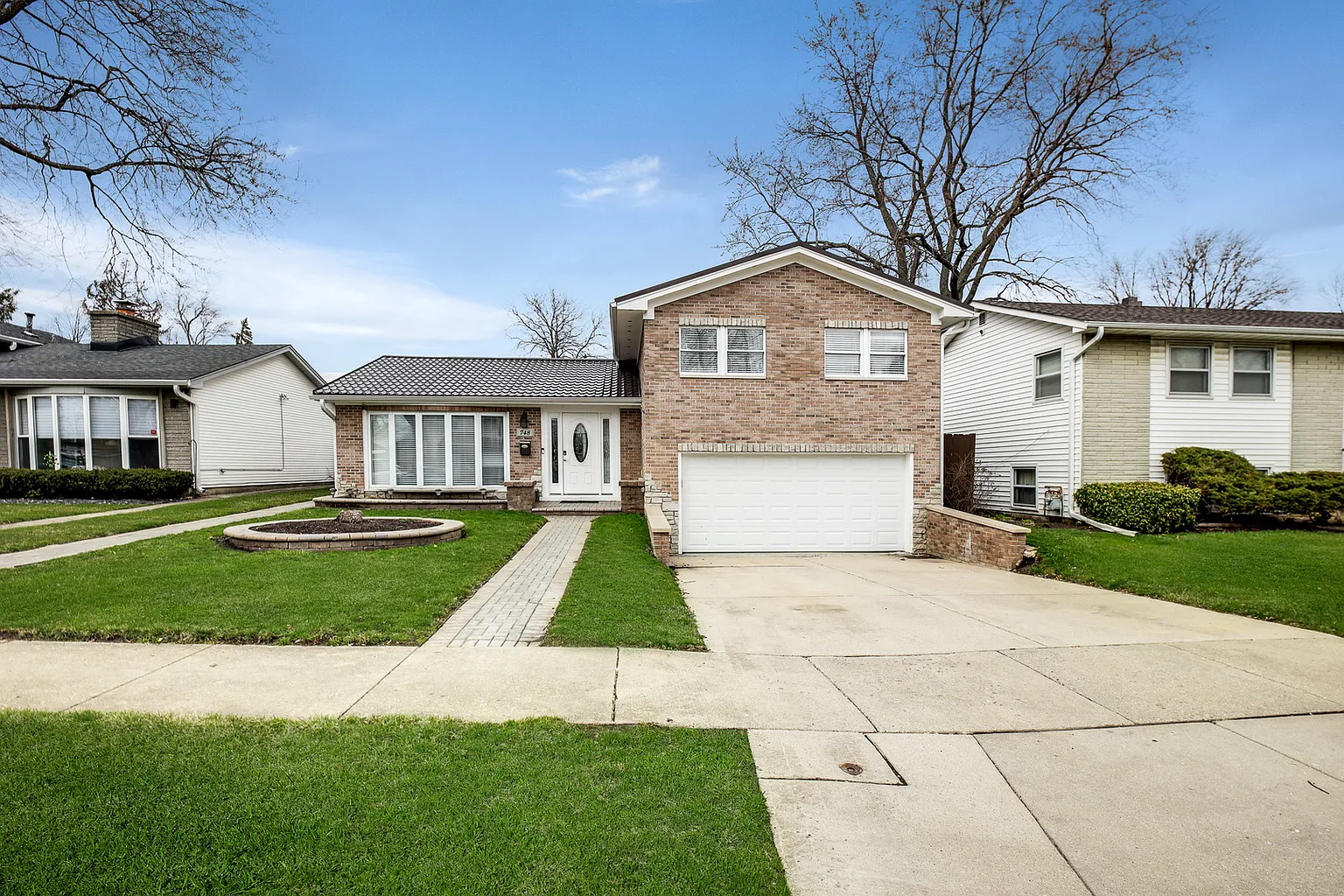 748 Sandy Ln photo 1