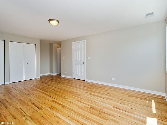 2nd image of 2501 W Bryn Mawr Ave APT 505