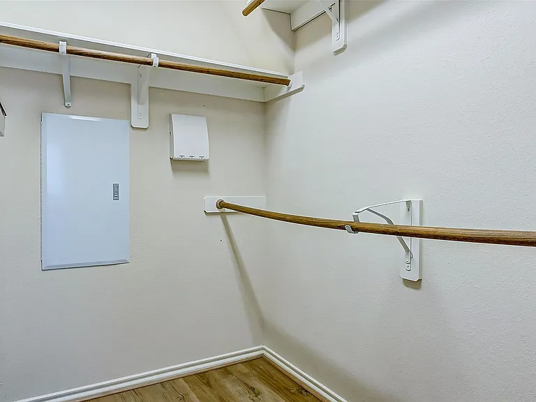 6451 Calgary Woods Ln — Photo 45