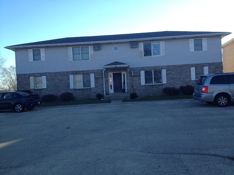 190 S McGuire Dr — Photo 1