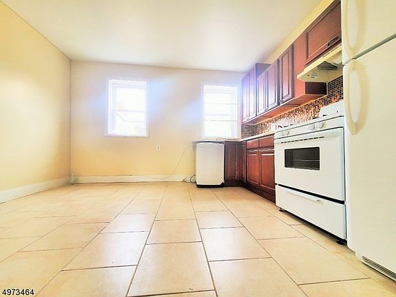 4th image of 108 Bruen St Floor 3