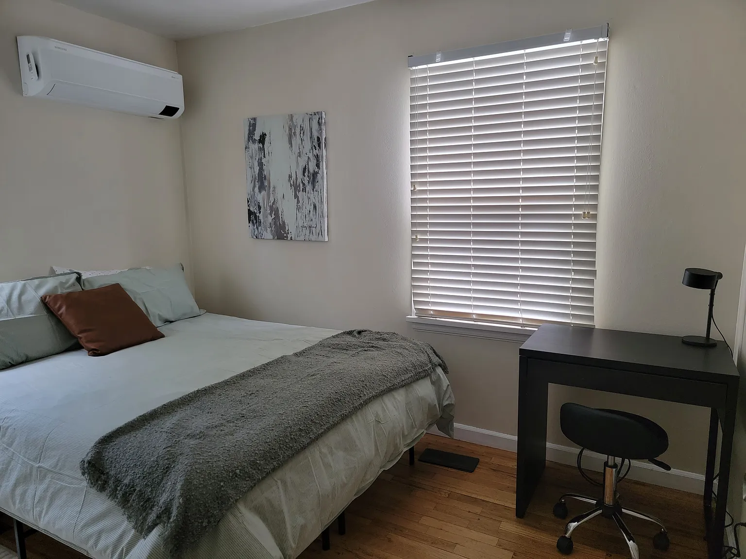 2 bed, 968 sqft, $2,000 — Photo 3