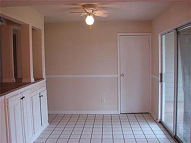 Kitchen dining area