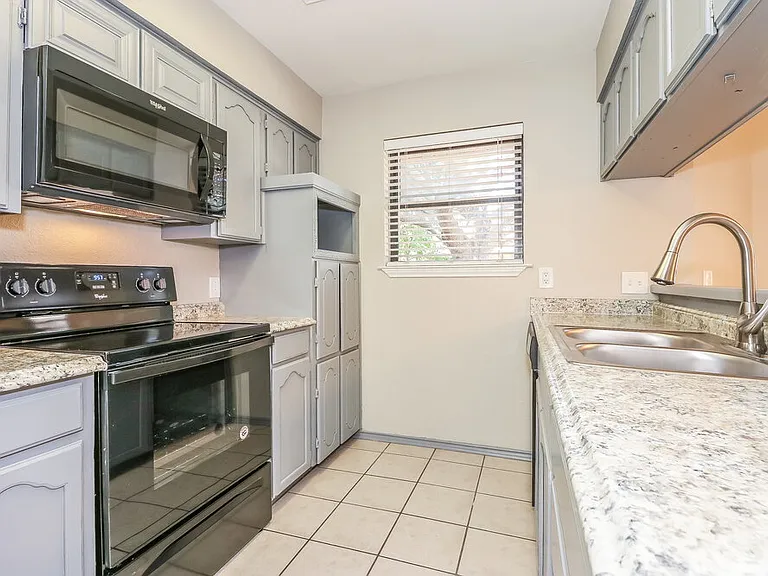 3816 Ashley Ln — Photo 9