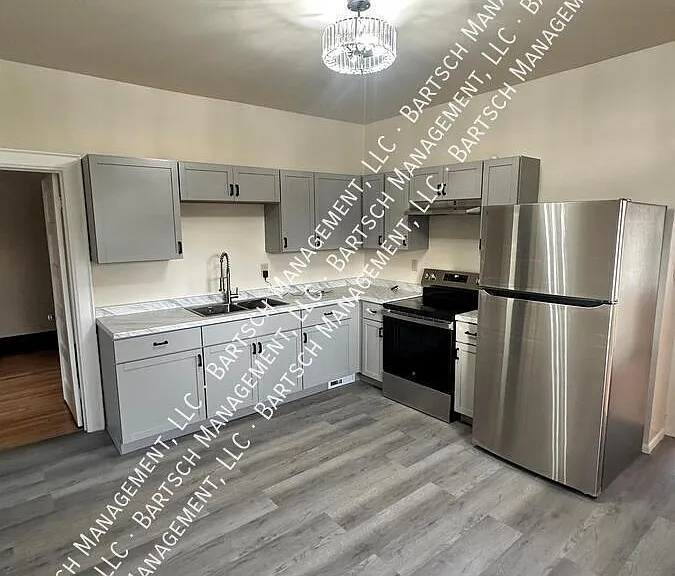 3279 S Pine Ave — Photo 1