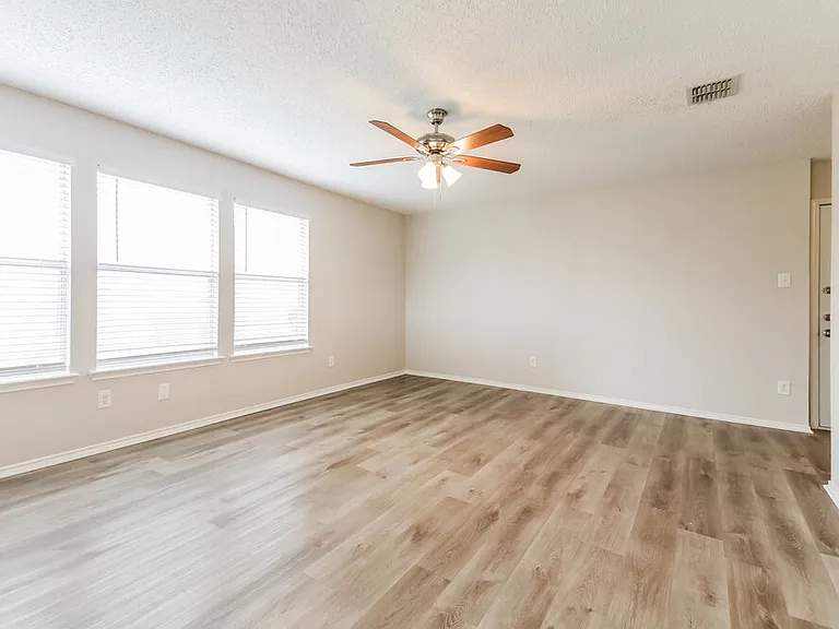 1311 Dakota Trl — Photo 6