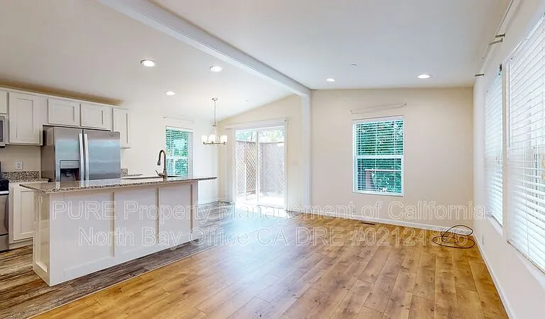 5389 Gravenstein Hwy N — Photo 7