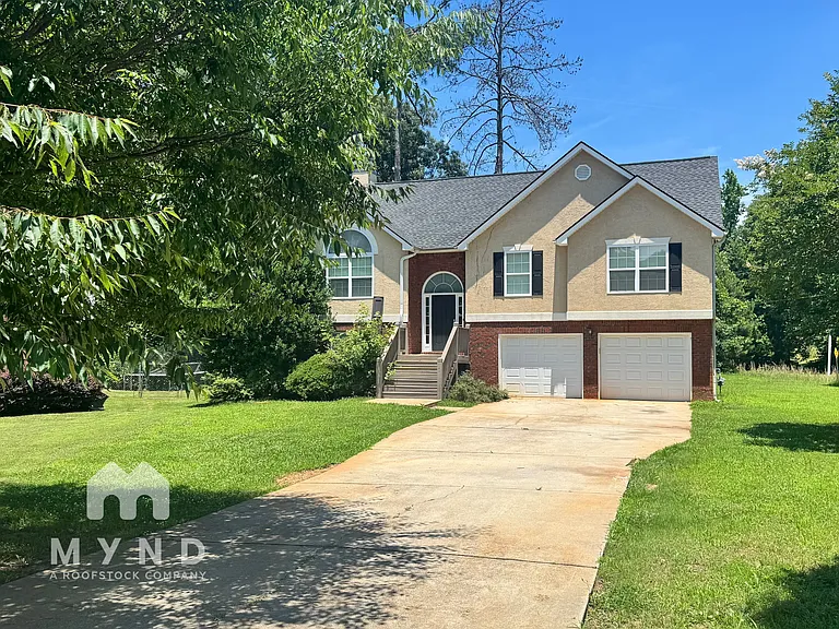158 McArthur Dr — Photo 2