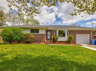 24 Astor Dr, Newport News, VA 23608