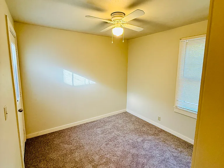 1569 Oak St — Photo 11