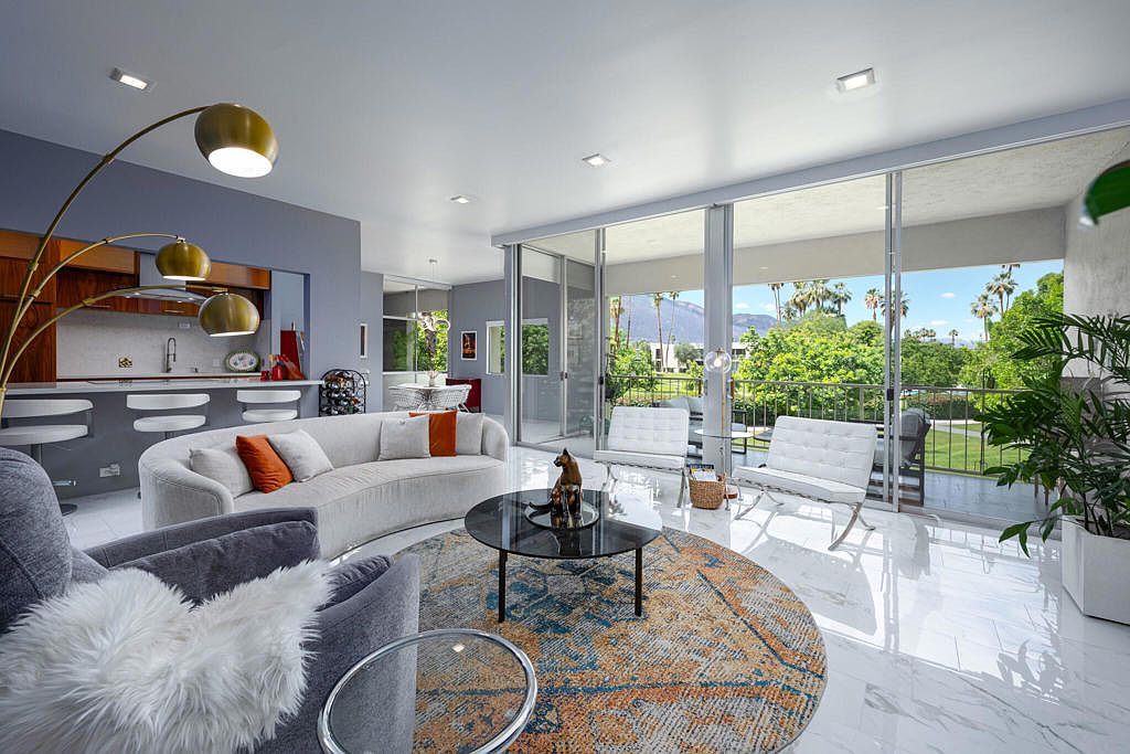 439 Desert Lakes Dr