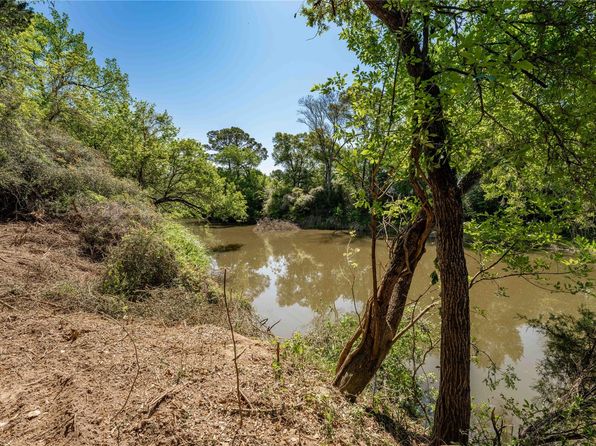 5611 S Us Highway 77, Warda, TX 78960